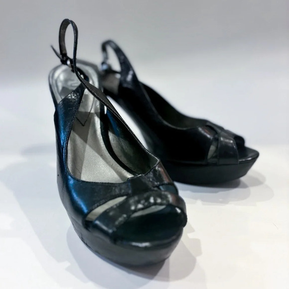 GUESS Black  sandals - Picture 1 of 6